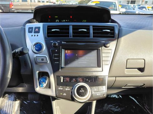 Used 2014 Toyota Prius V Two image 9