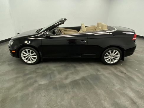 Used 2016 Volkswagen Eos Komfort FWD image 3