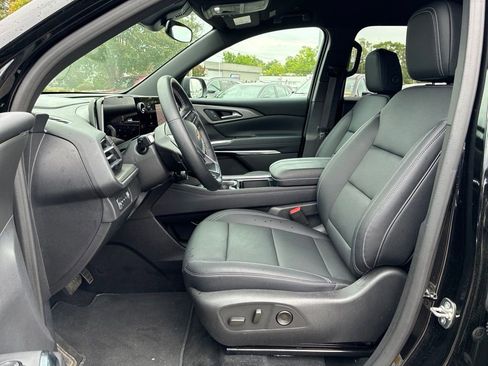 Used 2026 Chevrolet Traverse LT AWD/4WD image 11