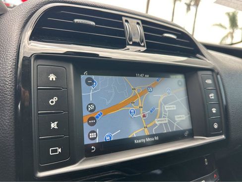 Used 2017 Jaguar XE RWD image 5