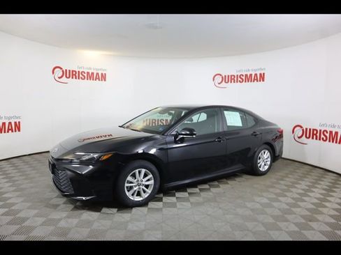 Used 2025 Toyota Camry LE image 5