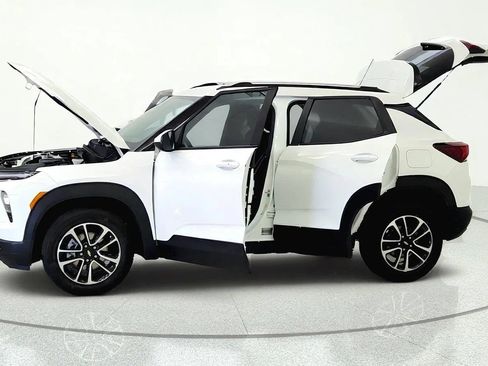 Used 2025 Chevrolet TrailBlazer LT AWD/4WD image 9