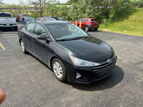 Used 2019 Hyundai Elantra SE w/ Cargo Package FWD image 4