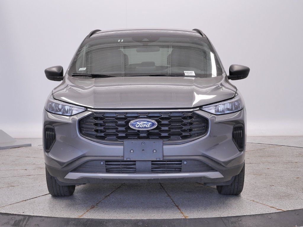 Used 2025 Ford Escape ST-Line AWD/4WD image 2