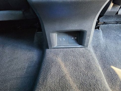 Used 2022 Volkswagen Atlas Cross Sport SE image 27