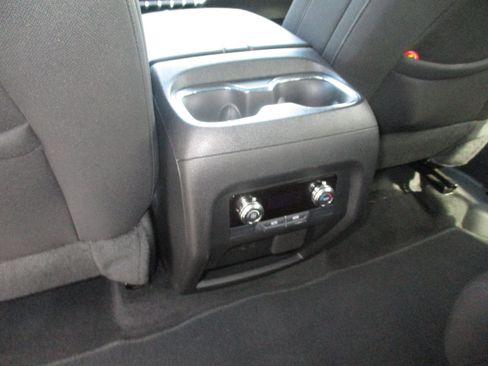 Used 2025 GMC Acadia Elevation image 13