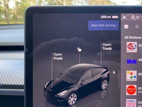 Used 2024 Tesla Model Y Long Range image 23