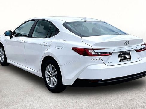 Used 2025 Toyota Camry SE FWD image 15
