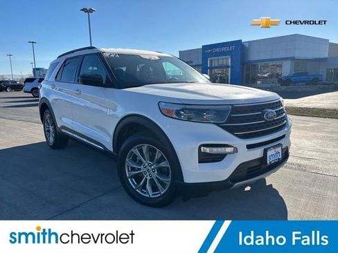 Used 2022 Ford Explorer XLT w/ Equipment Group 202A image 1