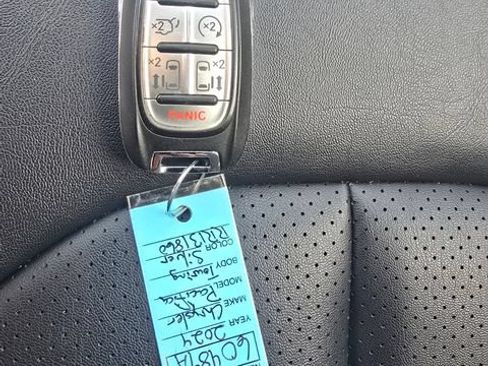 Used 2024 Chrysler Pacifica Touring-L FWD image 31