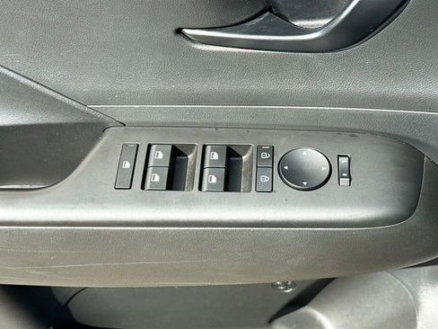 Certified 2025 Hyundai Kona SEL image 17