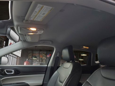 Used 2022 Jeep Compass Limited image 8