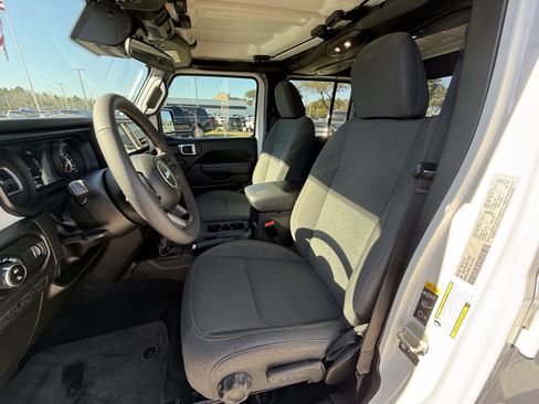 Used 2024 Jeep Gladiator Sport image 26