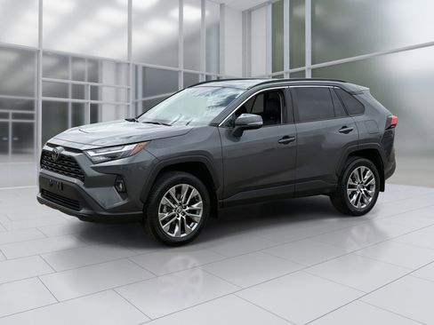 Used 2023 Toyota RAV4 XLE Premium image 2