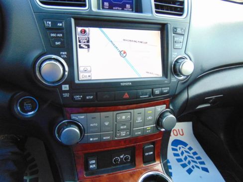 Used 2012 Toyota Highlander Limited w/ Tow Pkg FWD image 28