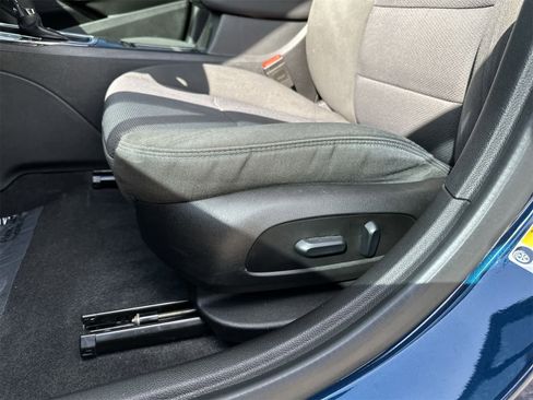 Used 2019 Chevrolet Cruze LT w/ Convenience Package image 6