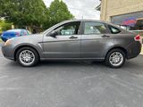 Used 2010 Ford Focus SE image 2
