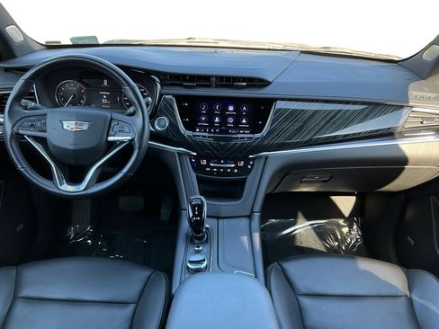 Used 2025 Cadillac XT6 Premium Luxury FWD image 10
