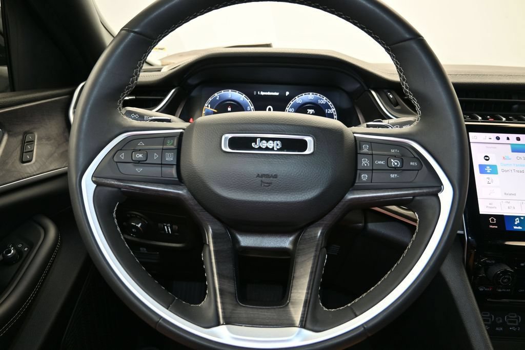 Used 2024 Jeep Grand Cherokee L Limited w/ Luxury Tech Group II AWD/4WD image 13