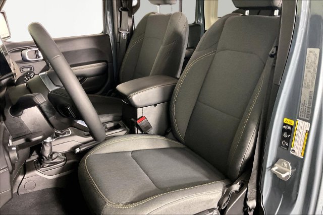 Used 2026 Jeep Wrangler Unlimited Sahara AWD/4WD image 18