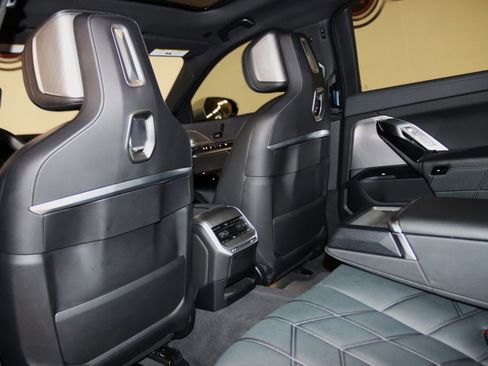 Used 2023 BMW 760i xDrive image 66