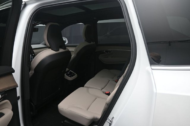 Used 2026 Volvo XC90 B6 Plus w/ Protection Package Premier AWD/4WD image 23
