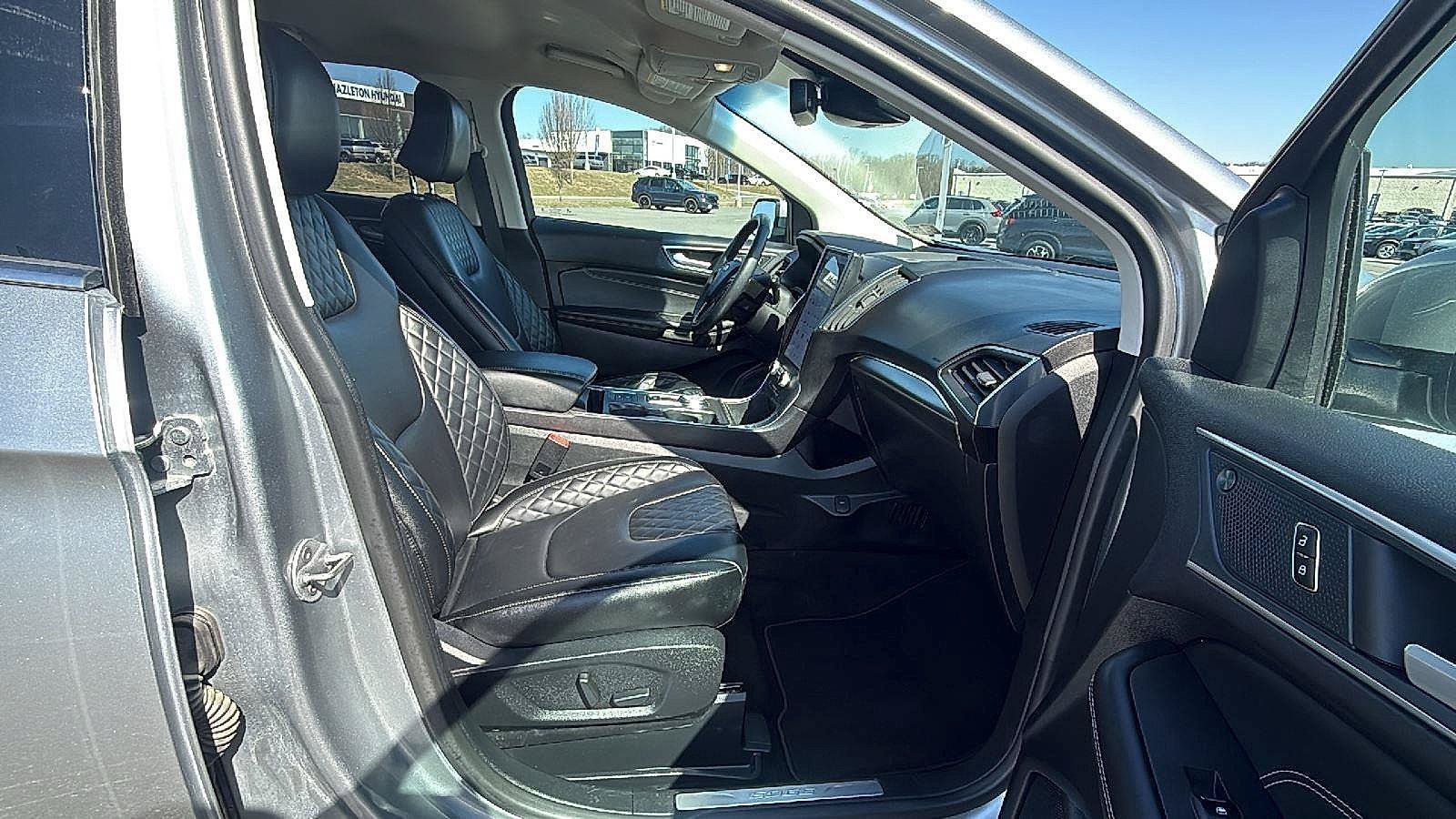Used 2024 Ford Edge Titanium AWD/4WD image 17