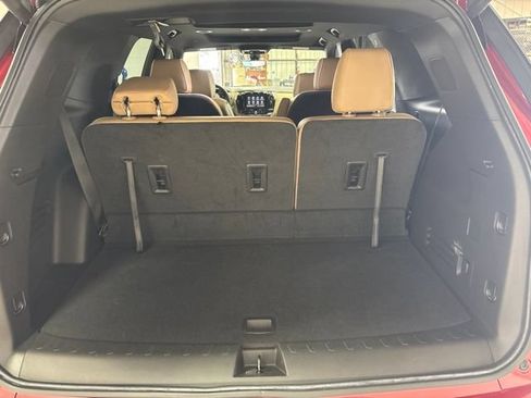 Used 2023 Chevrolet Traverse Premier FWD image 8