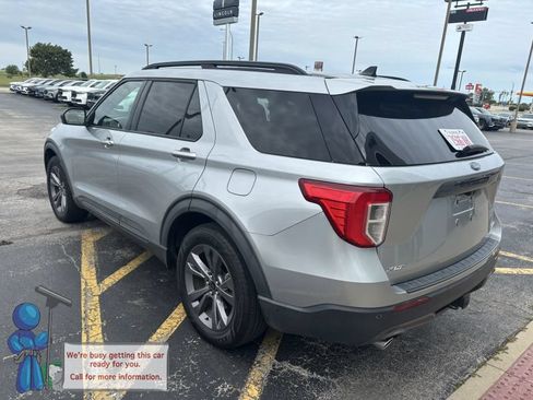 Used 2021 Ford Explorer XLT w/ Equipment Group 202A AWD/4WD image 3