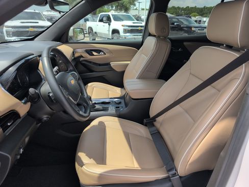 Used 2023 Chevrolet Traverse Premier FWD image 13