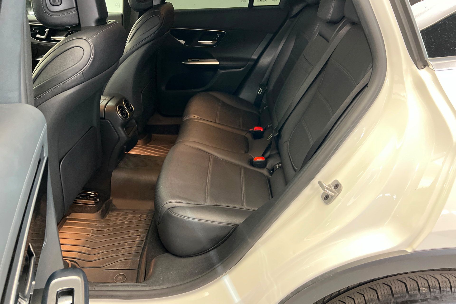 Used 2024 Mercedes-Benz GLC 300 4MATIC image 22