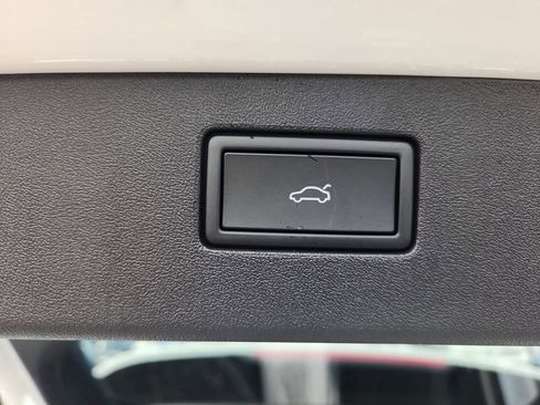 New 2025 Volkswagen Tiguan SE image 23