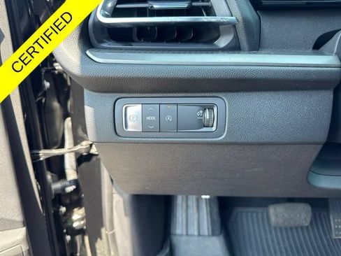 Used 2025 Chevrolet Traverse LT w/ LPO, Floor Liner Package FWD image 12