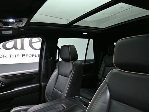 Used 2021 Chevrolet Tahoe Premier w/ Premium Package image 17