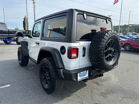 Used 2025 Jeep Wrangler Sport image 5