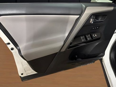 Used 2018 Toyota RAV4 Limited image 11