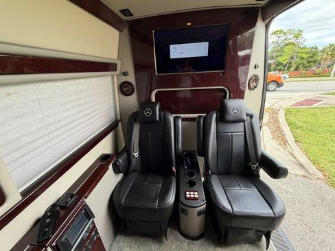 Used 2012 Mercedes-Benz Sprinter 2500 image 10