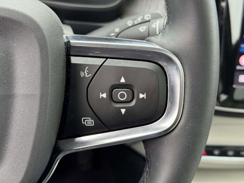 Certified 2023 Volvo XC40 B5 Ultimate w/ Protection Package Premier image 19