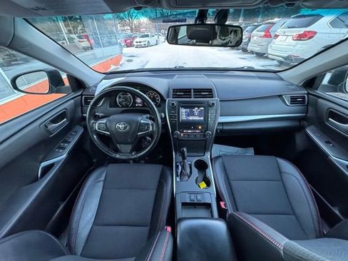 Used 2016 Toyota Camry SE image 16