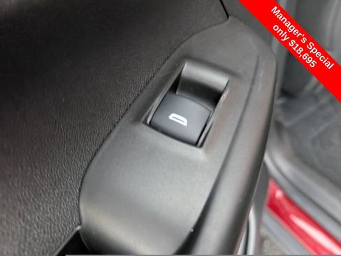 Used 2022 Chevrolet TrailBlazer RS w/ Technology Package AWD/4WD image 12