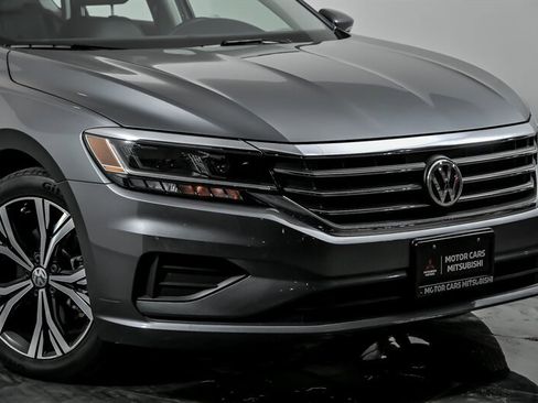 Used 2022 Volkswagen Passat 2.0T SE image 2