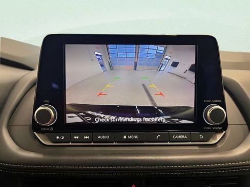 Used 2025 Nissan Rogue SV FWD image 21