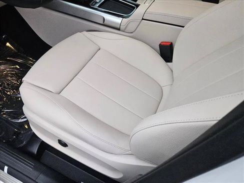 Used 2026 Mercedes-Benz GLB 250 image 4