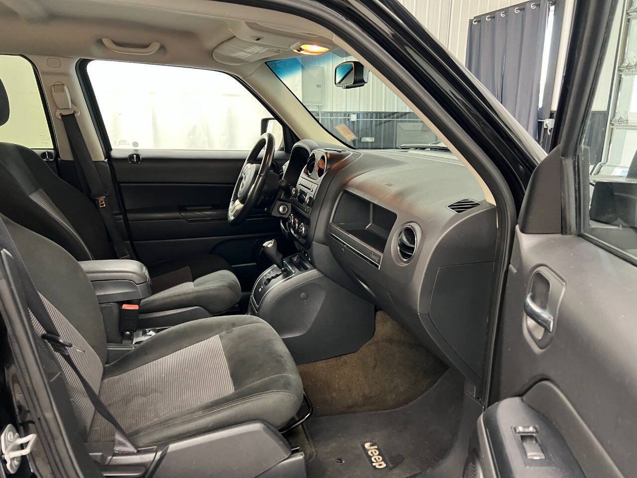 Used 2016 Jeep Patriot Latitude AWD/4WD image 11