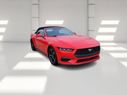Used 2024 Ford Mustang Convertible image 3