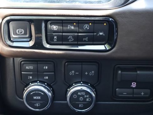 New 2026 GMC Yukon Denali Ultimate w/ LPO, Floor Liner Package AWD/4WD image 18