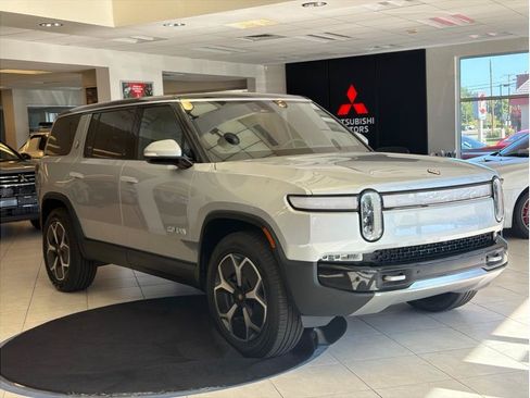 Used 2024 Rivian R1S Adventure Dual AWD/4WD image 3