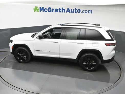 Used 2023 Jeep Grand Cherokee Altitude AWD/4WD image 27