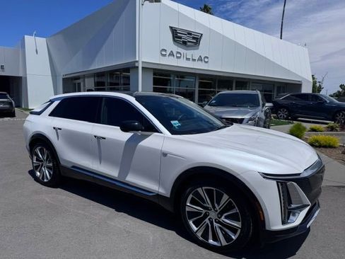 Used 2025 Cadillac Lyriq Luxury w/ LPO, Floor Liner Package AWD/4WD image 1