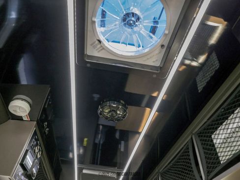 Used 2025 Mercedes-Benz Sprinter 2500 image 53